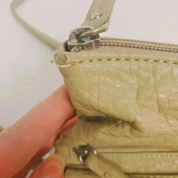 Kenneth Cole Reaction Tan Crossbody - Picture 12 of 12